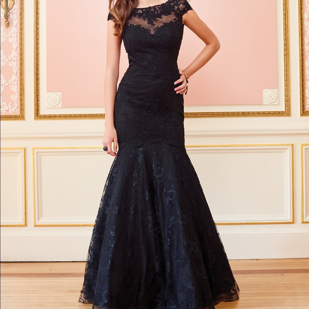 Clarisse Lace Mermaid Dress that I wore for Prom❤️
